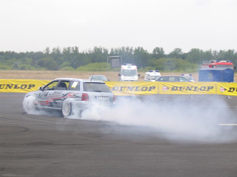 http://www.nogaroblue.com/cars/Ozzburnout.jpg